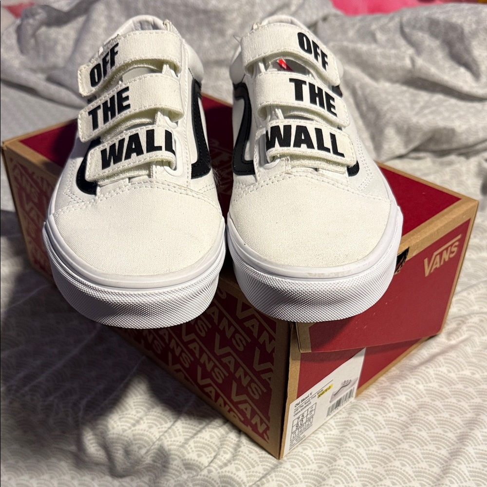 Mens Vans Off-White Sneakers with Black Accents